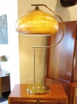 Amazing  XL original Hollywood Regency
table lamp
brass with fibreglass shade.
Origin USA
Circa : 1960