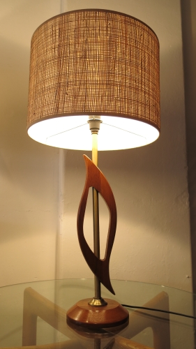 Table lamp in walnut
