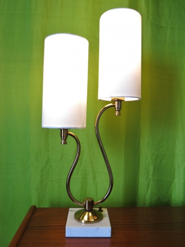American Mid-Century Modern twins lamp in brass and marble