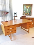 Oak desk by Kai Kristiansen
Fully restored
Aluminium detailing
Origin : Denmark
Circa : 1960