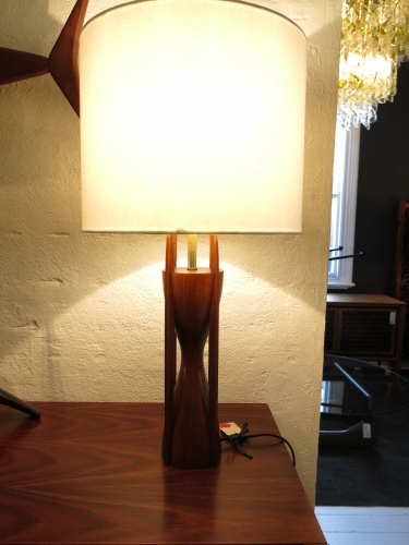 Small atomic table lamp in Walnut