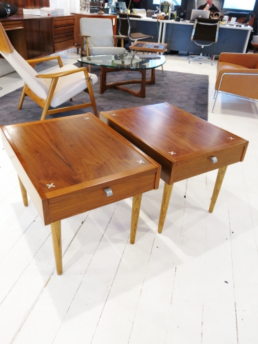 Mid Century Modern pair of side tables with drawer