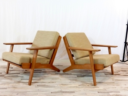Pair of vintage Hans Wegner Plank chairs in Oak