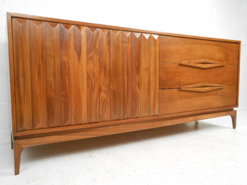 credenza with sculptura front